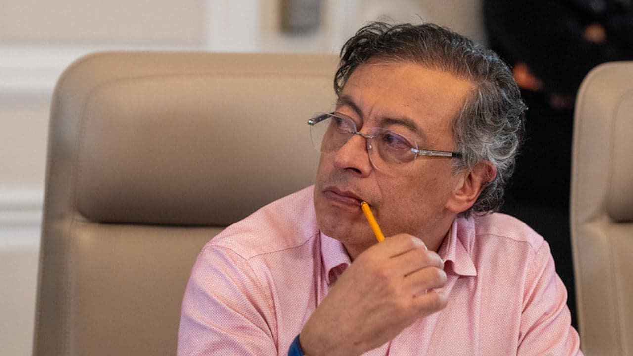 Petro denuncia persecución política tras investigación de DEA
